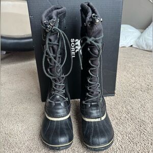 Sorel Women's Black and Cream Winter Boots